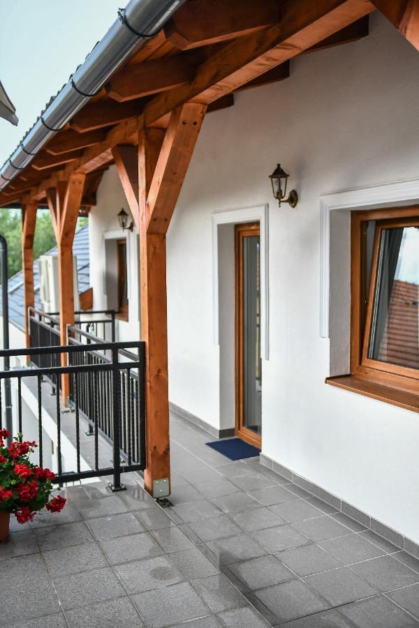 E-Vasko Panzio Borpince Bed & Breakfast โทไก ภายนอก รูปภาพ