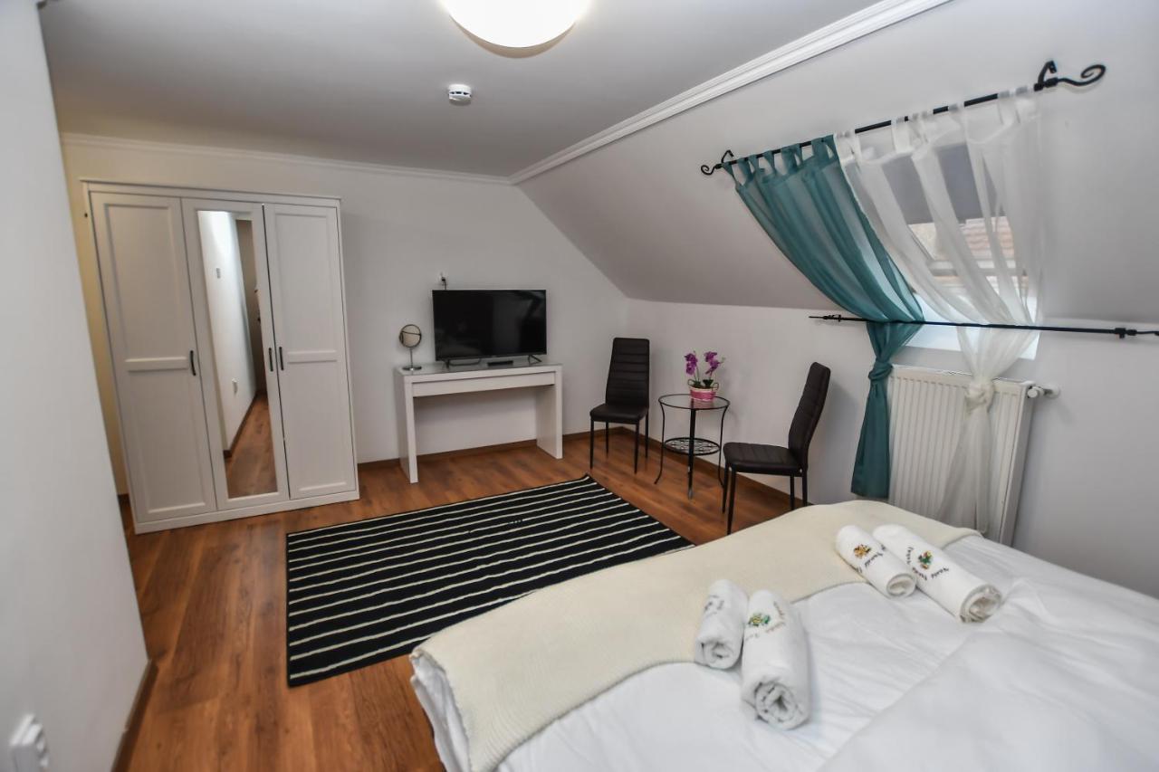 E-Vasko Panzio Borpince Bed & Breakfast โทไก ภายนอก รูปภาพ